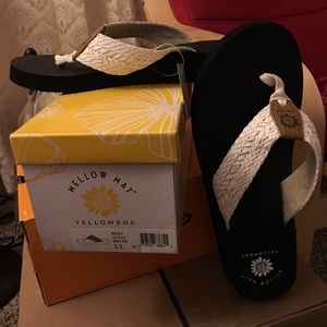 Yellow Box Kali sandals - size 11